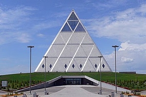 Rahu ja leppimise püramiid Astanas